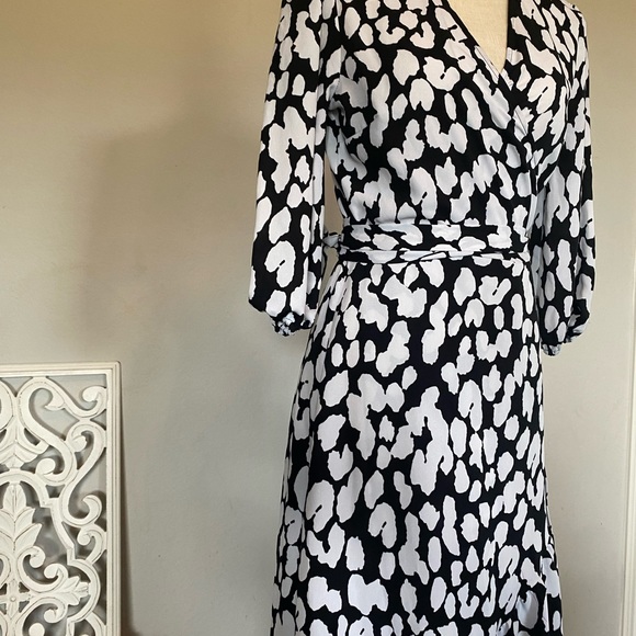 BAR lll dress Black&white maxi wrap dress! In a size small 3/4 sleeve - Picture 12 of 14